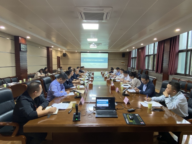 学校召开人文社科工作例会全面启...